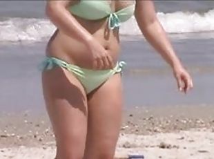 candid milf jiggly jugs at the beach 41
