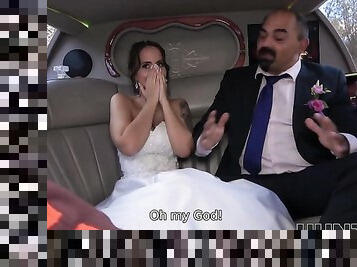HUNT4K. Random passerby scores luxurious bride in the wedding limo