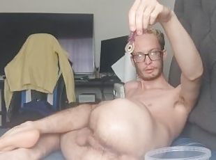 Spreading my sexy skinny ass cheeks and inserting jellies inside my pussy and eating them after