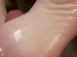 Girlfriend With Sexy Feet Gives Me A Footjob MASSIVE CUMSHOT