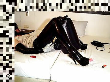 Latex sissyboy from Germany gets fucked by fuckingmachine