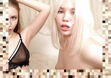 Sexy lesbian teens tongue kissing & pussy licking