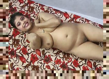 Indian milf Rupali is masturbating