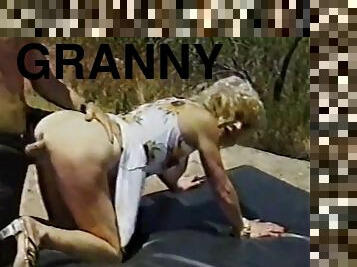 poilue, en-plein-air, anal, fellation, ejaculation-sur-le-corps, granny, milf, vintage, blonde