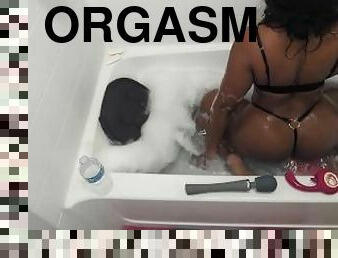 Teaser Joi Bath Time