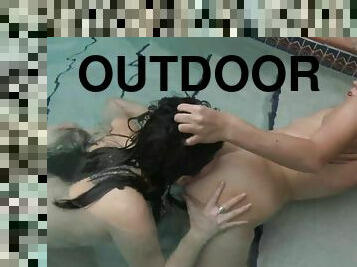 Outdoor pleasures for two kinky lesbos