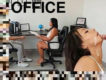 VOLUPTUOUS SECRETARY LEYLA_JOHNSON GETS FUCKED BY GROOMER LIL_TIMY