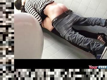 Couple caught fucking in the toilet