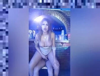 FIESTA TERMINA SEXUAL CON UNA CHICA TRANS PORNO