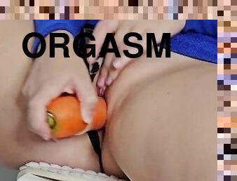 Sweet orgasm from a big carrot in a tight pussy!