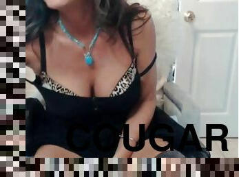 Wet cougar slut masturbate on webcam show