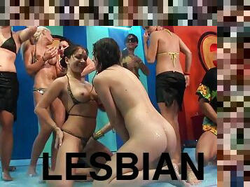 ציצי-גדול, אורגיה-orgy, חתיכות, לסבית-lesbian, הארדקור, מין-קבוצתי, בלונדיני, מועדון