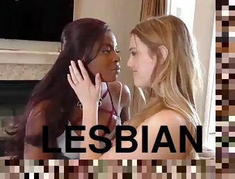 Interracial lesbians hot !!