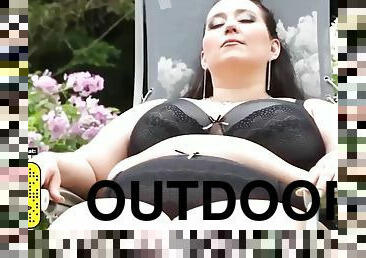 Horny bbw enjoys big cock in outdoors