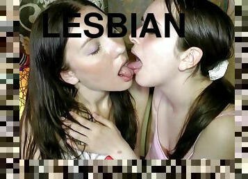 amatir, lesbian-lesbian, buatan-rumah, berciuman, berambut-cokelat