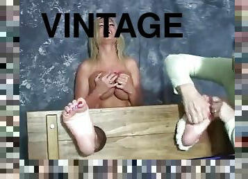 vintage, pies, rubia, fetichista