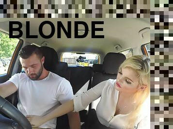 Max Deeds screws nymphomaniac blonde woman in the car