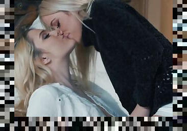 Two blondes lick, suck and fuck each other