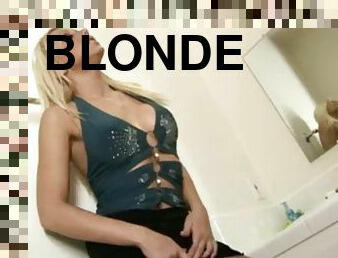 store-patter, blond