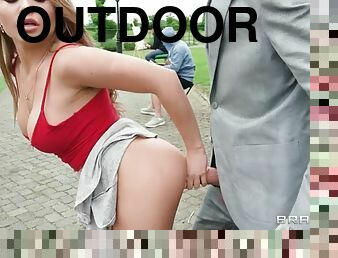 payudara-besar, posisi-seks-doggy-style, di-tempat-terbuka, umum, rusia, gambarvideo-porno-secara-eksplisit-dan-intens, berambut-pirang, sex-dengan-berpakaian