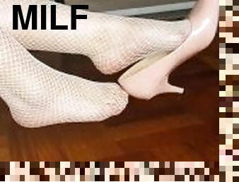 mammine-mature, latini, piedi, calze, bianche, dominazione, dominazione-femminile, provocatorie