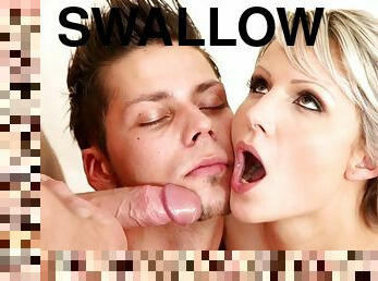 Samantha Jolie is swallowing sperm with her bf
