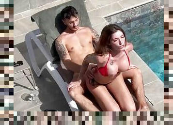 STELLA VEGAS BECCATA COL RAGAZZO DELLA PISCINA