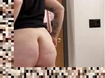 BBW ass flash