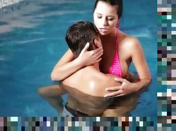 Foreplay in the pool with sexy bikini babe