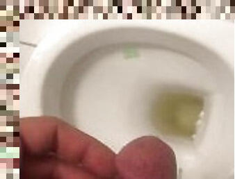 CUTE LADYDICK PEE !