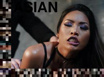 asiatiche, fichette, cazzi-enormi, pornostar, indumenti-a-rete, ingorde, prigione-prison