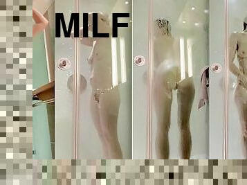 MILF Take a sexy shower and does a show