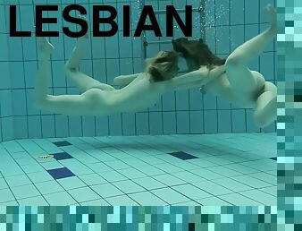 lesbijskie, napalona, basen, fetysz, brunetka