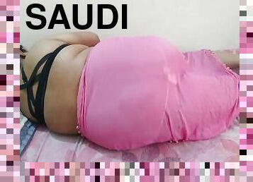 Saudi MILF Huge Ass Hot Stepmom!