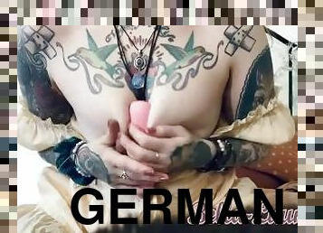 Tattoo Babe lutscht deinen Schwanz! SLOPPY BLOW JOB!