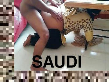 Saudi Stepmom Gets Stuck While Sweeping Under Bed When Stepson Fucks Her Anal Cum Out Her Big Ass