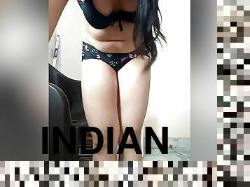 Indian Girl Anamika 24 Webcam