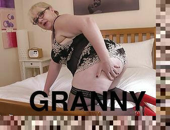 Big ass granny reveals her slutty side in highly intense solo kinks