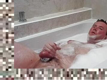 Join me in the bath and masturbate with me.