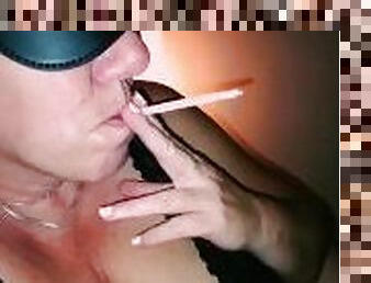 tetas-grandes, amateur, maduro, babes, británico, natural, fetichista, a-solas, fumando, morena