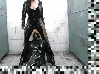 pissen, sadomasochismus, versaute, fetisch, latex, brunette, domina