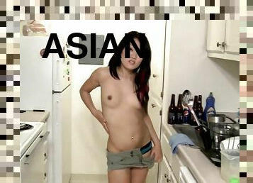 asiatiche, fichette, ragazze-giovani, cucina, anellini, solitari, vulve-rasate, erotici, tettine, spogliarelli-undressing