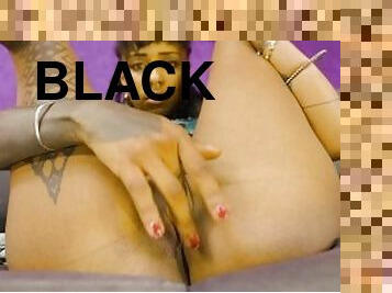 jucarie, negru, pima-oara, dildo, gotic, exotic, virgina, tatuaj, sutien, tate-mici