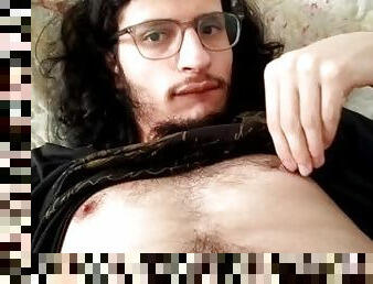 machao peludo lambendo suas tetas e batendo 1 punhetao