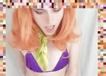 Trans Daphne Makes Cummies