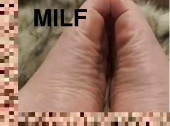 Toe Foot Soles closeups and wiggling in the mirror