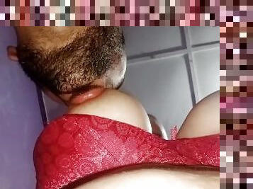 tetas-grandes, pezones, mamada, negra, corrida, natural, oral, chupando