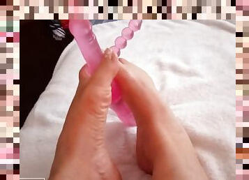 With my feet masturbated, my favorite dildo, enjoy a foot fetish