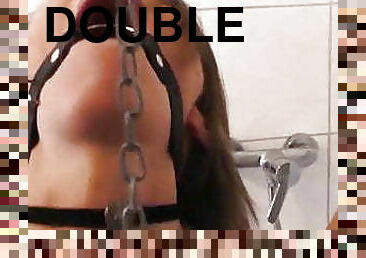 ANGELIQUE BONDAGE SOUS LA DOUCHE