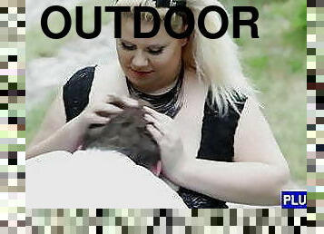Chubby dominant gal facesitting guy outdoors